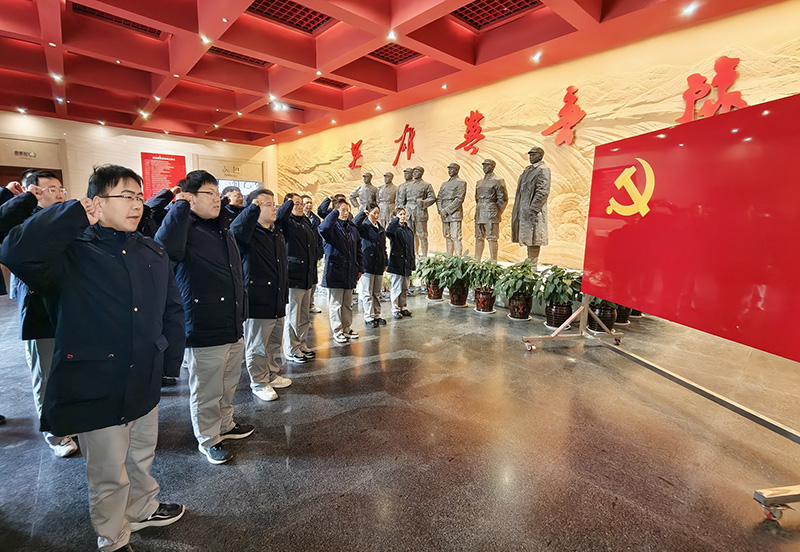 濮阳园区举行2025年新党员入党宣誓仪式